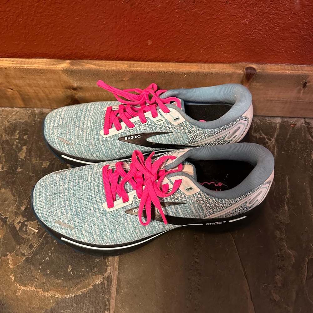 Brooks Size 8 - Picture 1 of 3